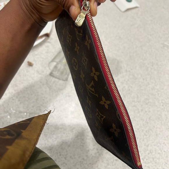 Louis Vuitton Pouch - Picture 5 of 6